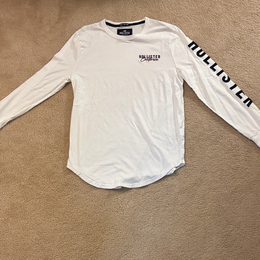 Hollister Men's White Long Sleeve Tee with Logo